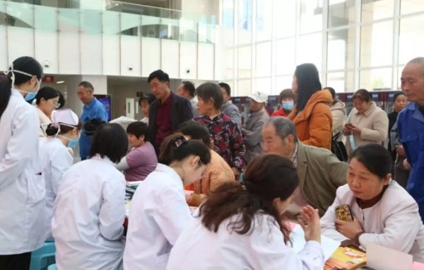 守护糖友健康 义诊助力营养健康服务
